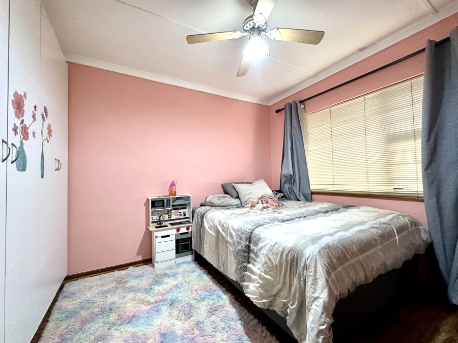 4 Bedroom Property for Sale in Bergzicht Western Cape